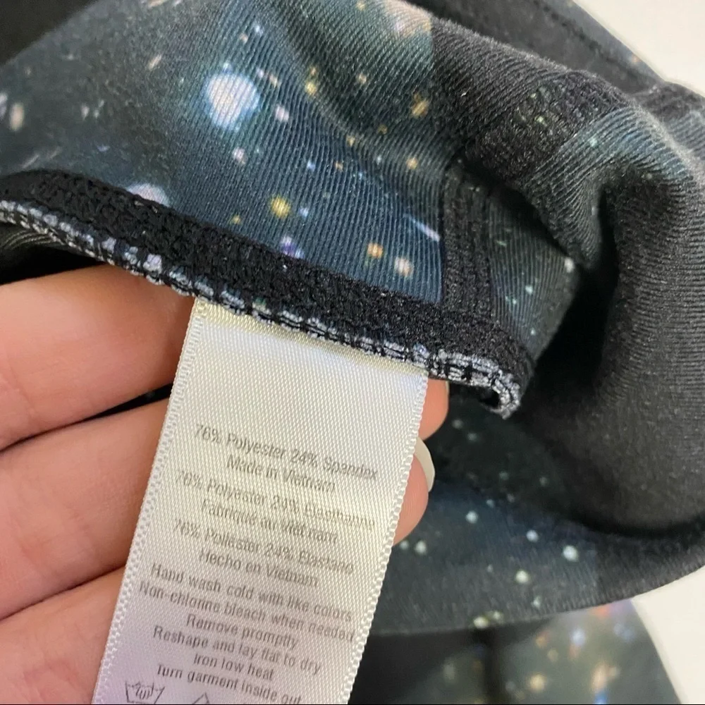 Alo Yoga || Geo Galaxy Capri‎ Leggings Space Black XS